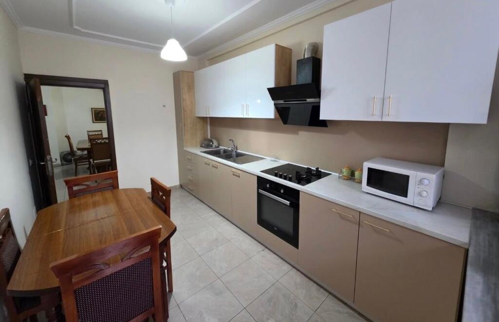 Apartament 3+1 me qira prane Rruges se Elbasanit!