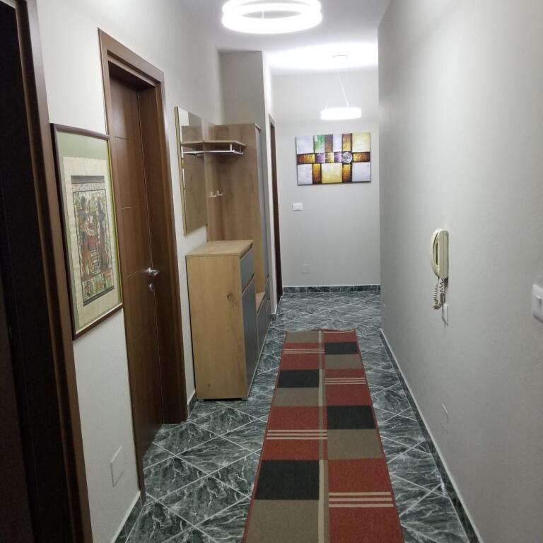 Apartament 2+1 me qira tek Mine Peza