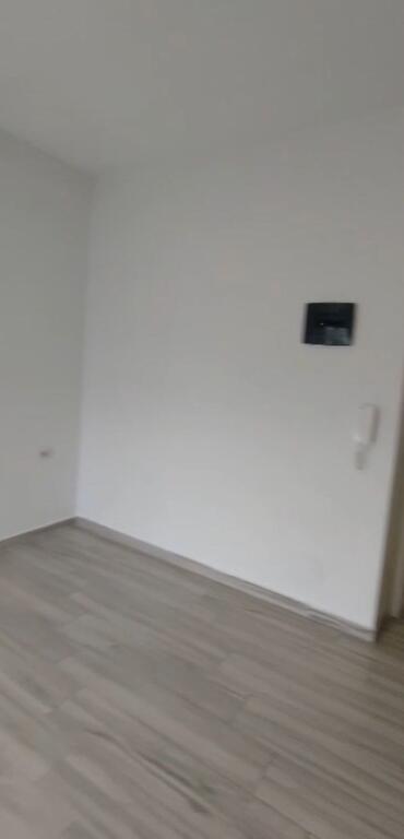 🏠Jepet me Qera Garsoniere gjysem e mobiluar  Pas Concordit ne  5 Maji