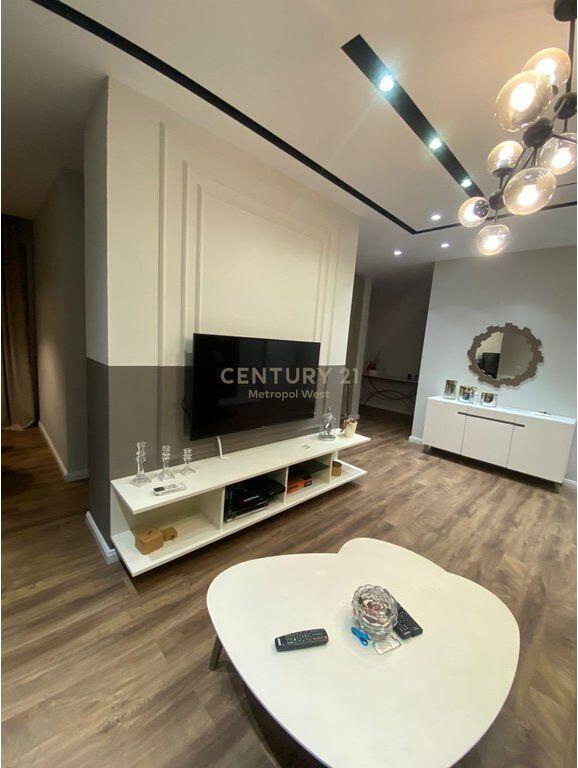 APARTAMENT 3+1+2 ME QERA TEK RRUGA E BARRIKADAVE ! 1,700 € /Muaj