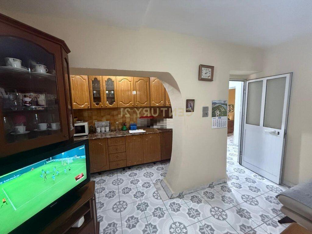 JEPET ME QIRA APARTAMENT 2+1 PRANE SHKOLLES "NIKET DARDANI"