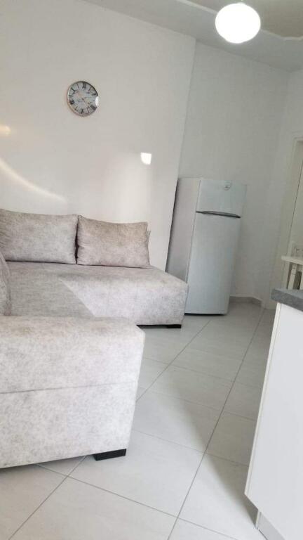 Apartament me qera 1+1