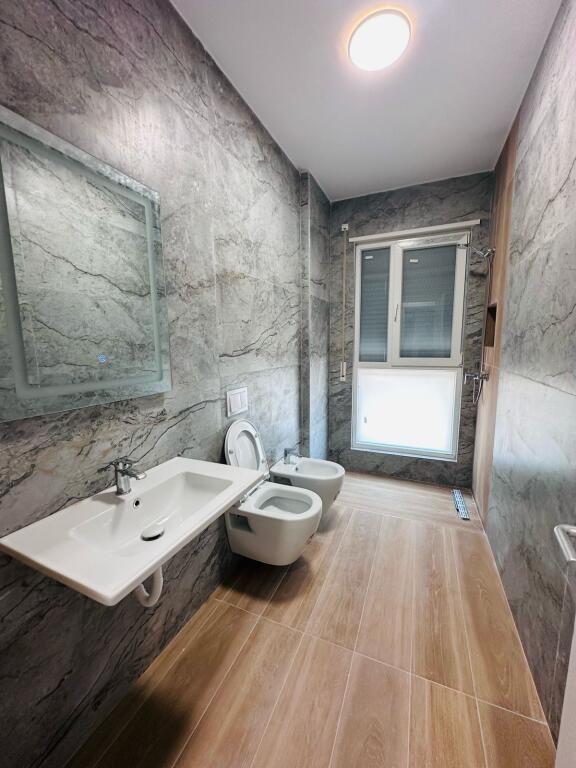 Jepet Me Qera Apartament 2+1+2 Tualete + 1 Ballkon