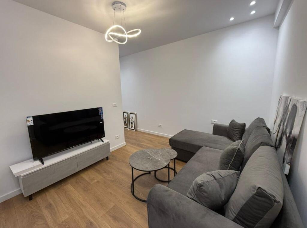 Apartment 1+1 for sale Komuna Parisit 145000