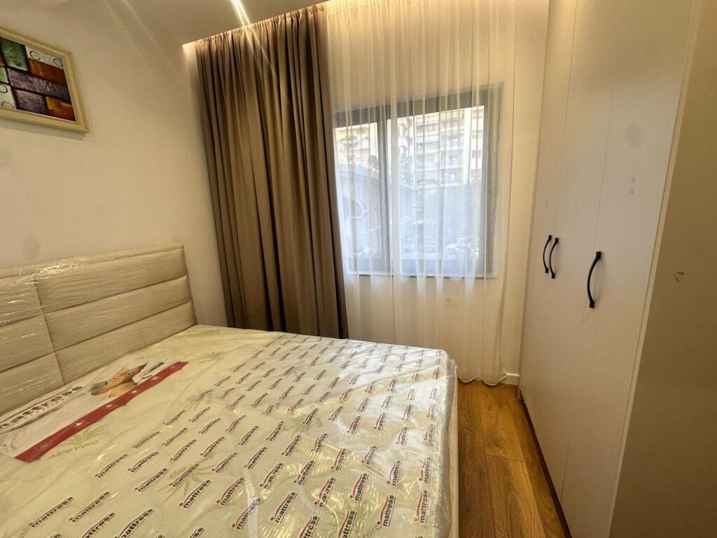 Shitet apartsment 1+1 tek komuna e Parisit