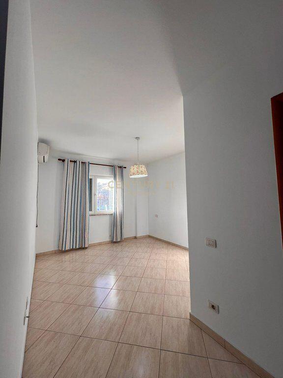 AFFITTASI APPARTAMENTO 2+1+2 – DI FRONTE A SPAK, STAZIONE DEI TRENI