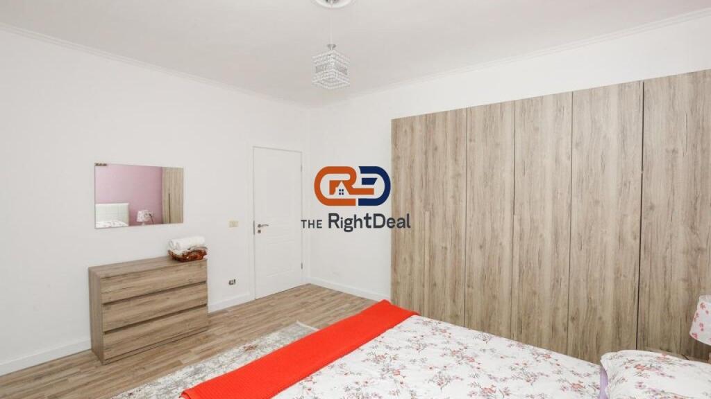 Ne Qender, Jepet Me Qira Super Apartament 3+1+2, Me Pamje Nga Sheshi Skenderbej !!