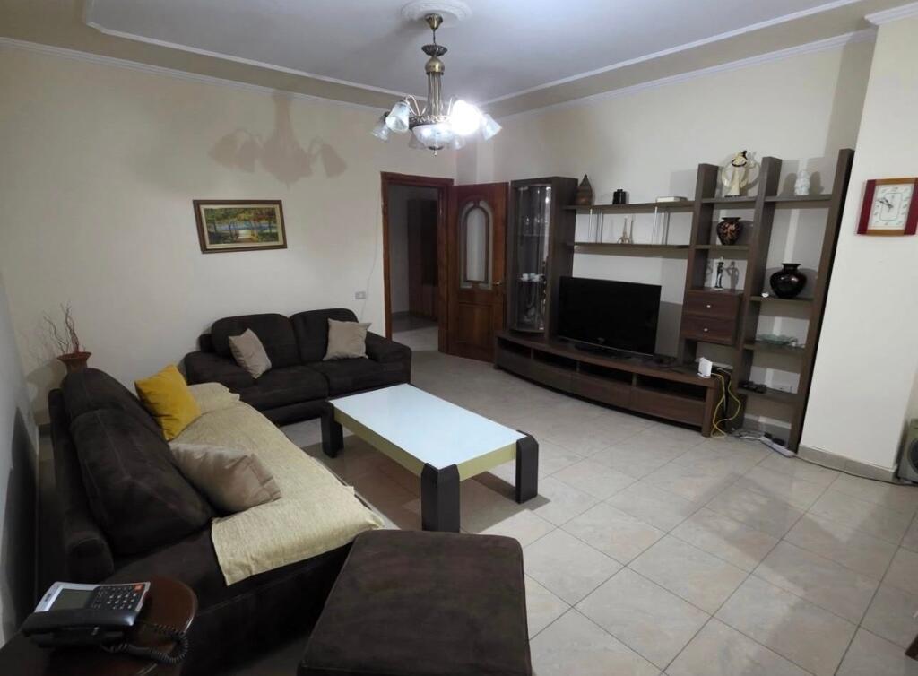 Apartament 3+1 me qira prane Rruges se Elbasanit!