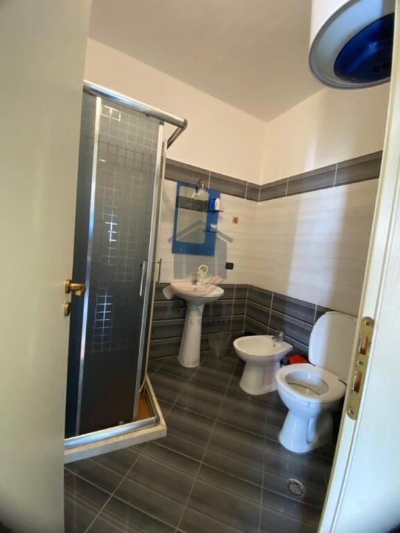 Apartament 1+1 me Qera ne Zonen e Plazhit me Pamje Deti