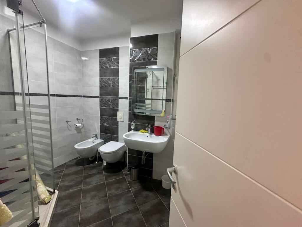 Apartament 3+1+2 me qira – Pazari i Ri