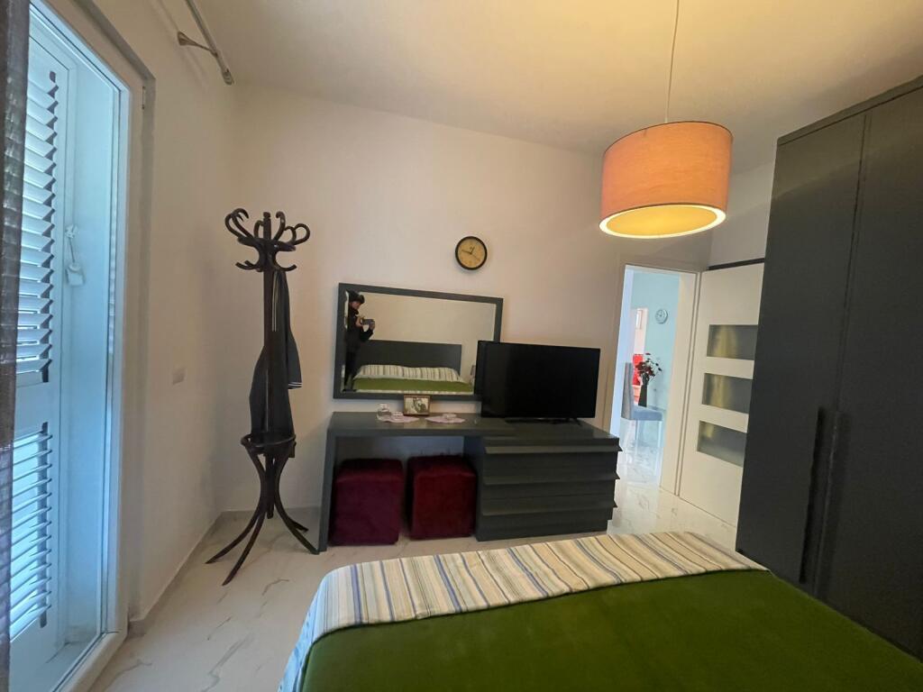 Vilë në shitje 2-kateshe midis rruges se Kavajes dhe Bulevardit Gjergj Fishta 400.000 euro