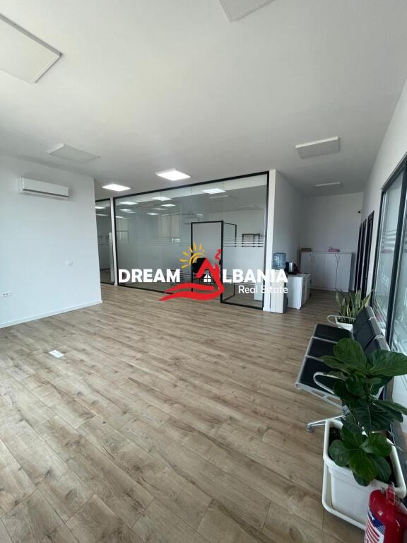 Locale ufficio di 200 m² e 2 posti auto inclusi in affitto a Mezez vicino a Top Channel (ID 42611168)