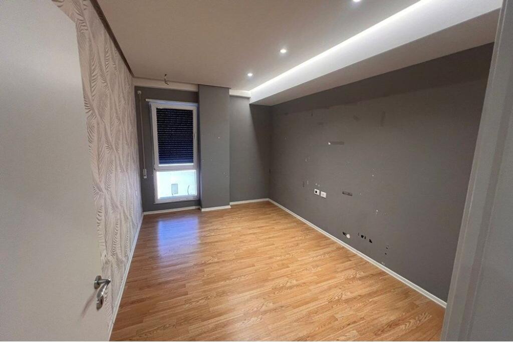 Ambient per qira tek Rruga e Dibres