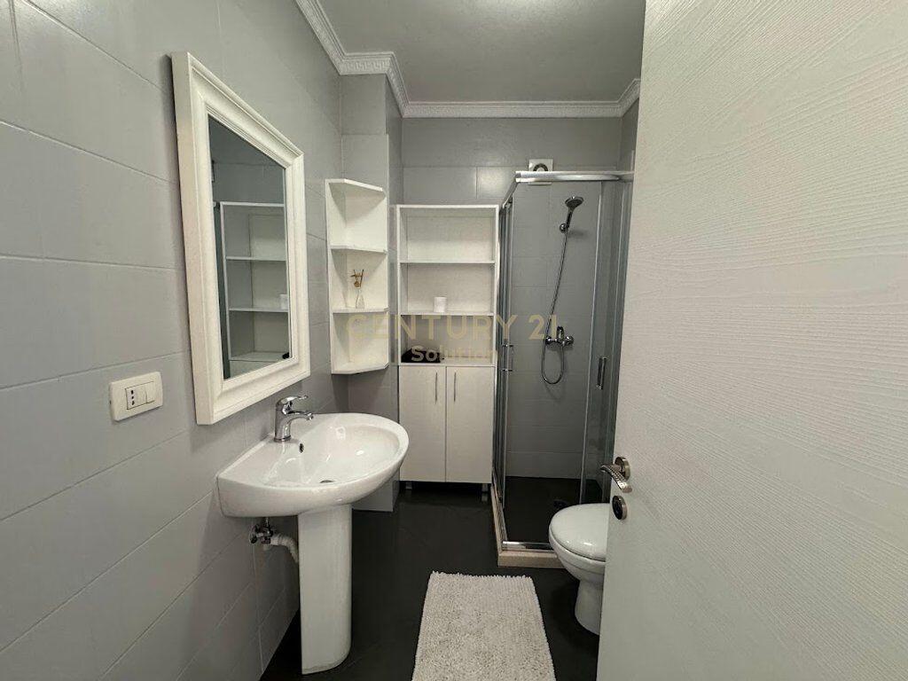 APARTAMENT 2+1 + 2 POSTE PARKIMI ME QIRA PRANË SYRI TV