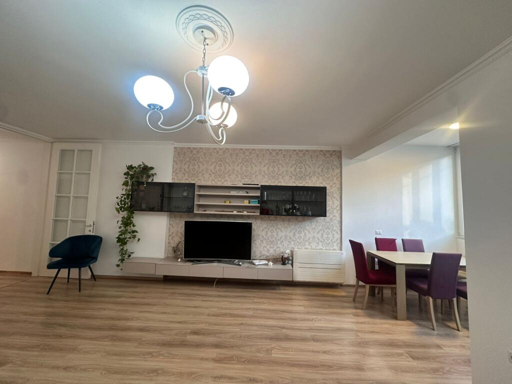 Apartament 3+1+2 me qira Pazari i Ri