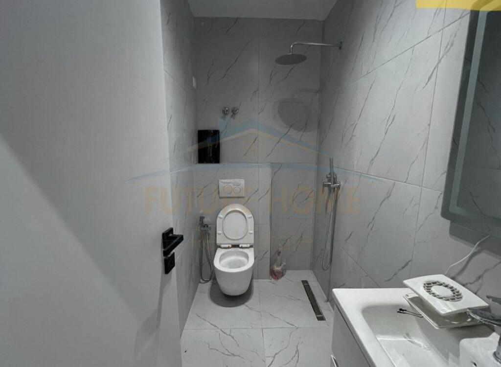 Shitet, Apartament 1+1, Komuna e Parisit, Tirane
