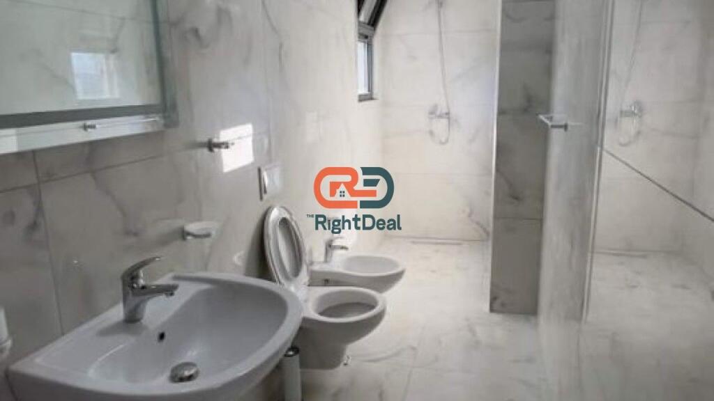 Ne Astir, Jepet Me Qira Apartament 2+1, I Pa Banuar Me Pare!!!