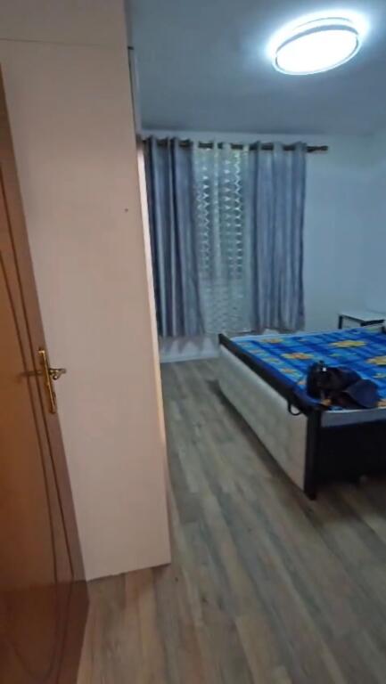 Apartament 2+1 me qera tek White Bar tek Irfan Tomini

