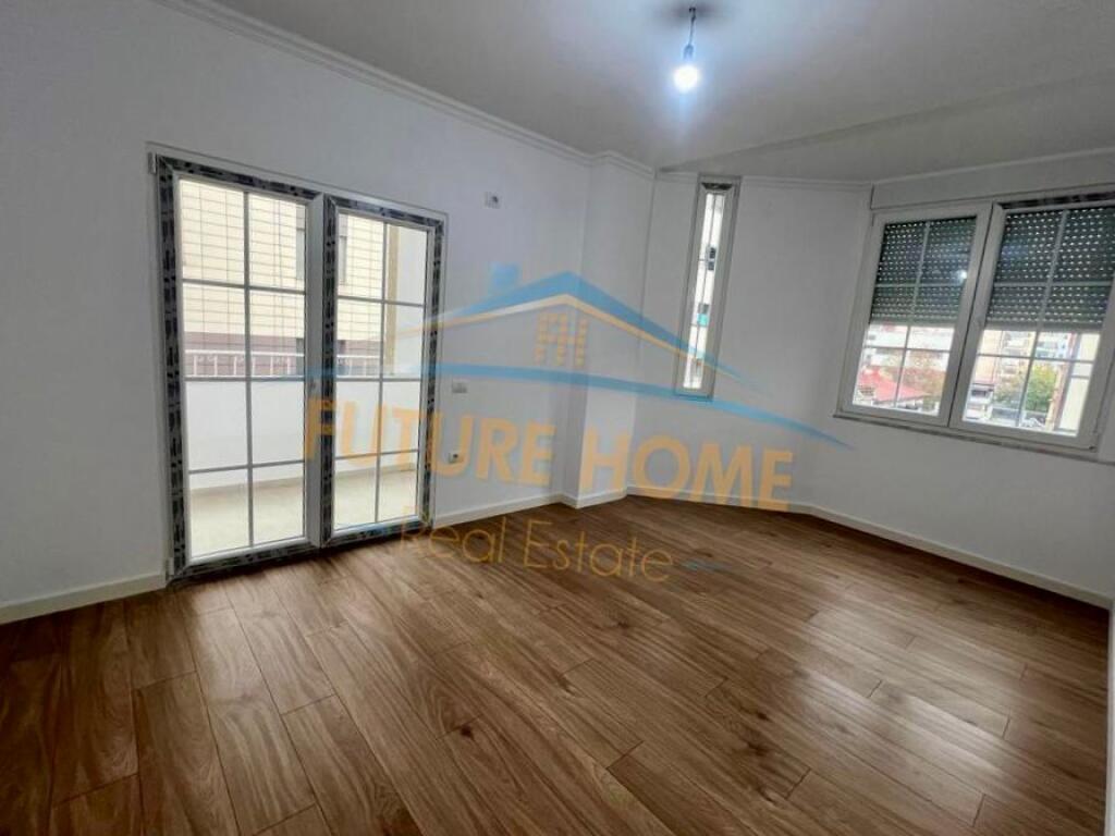 Shitet, Apartament 2+1+2, Rruga e Bogdaneve