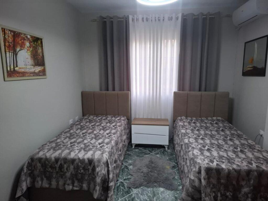 🏡 APARTAMENT 2+1 ME QIRA – Rr. Mine Peza, pranë Komisariatit Nr. 3
