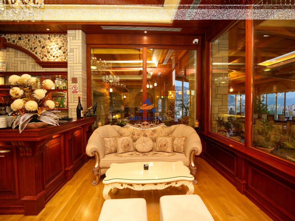 JEPET HOTEL ME QERA 2400M2 "VLORE PRANE QENDRES LUNGO MARE" 60000 EURO/VIT