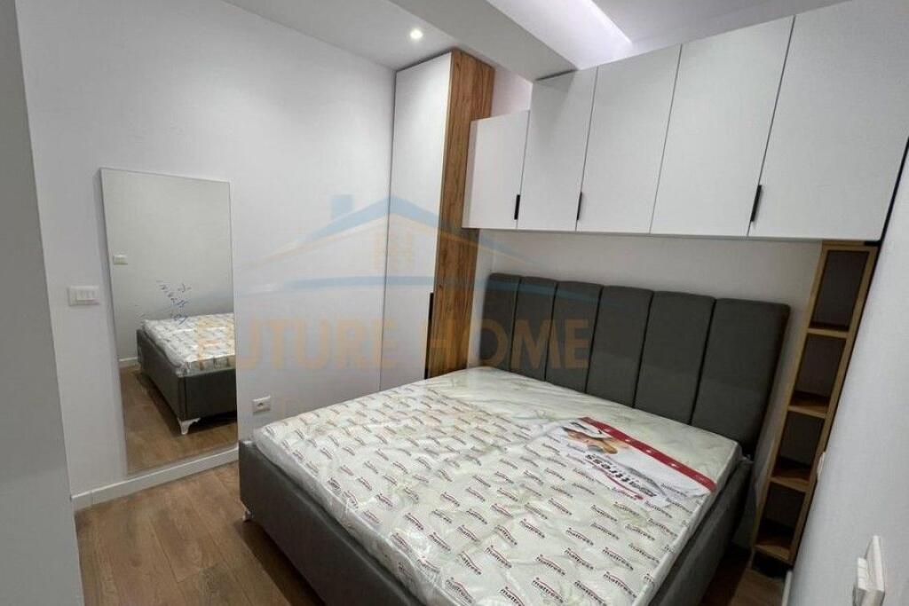 Shitet, Apartament 1+1, Komuna e Parisit, Tirane