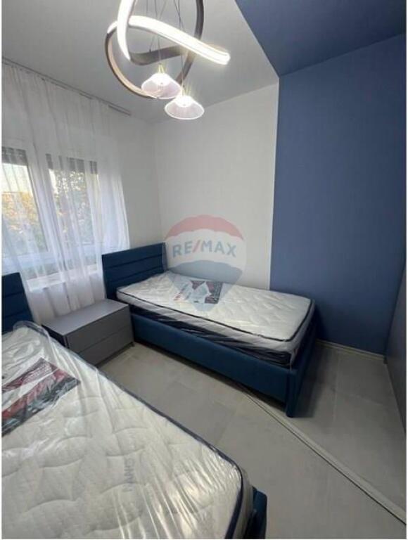 Jepet me qira apartament 2+1, Ura e Tabakëve