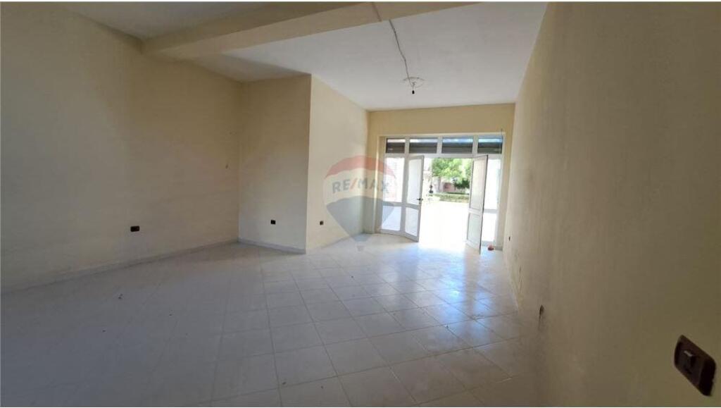 Dyqane per Shitje, Lungomare, Vlorë