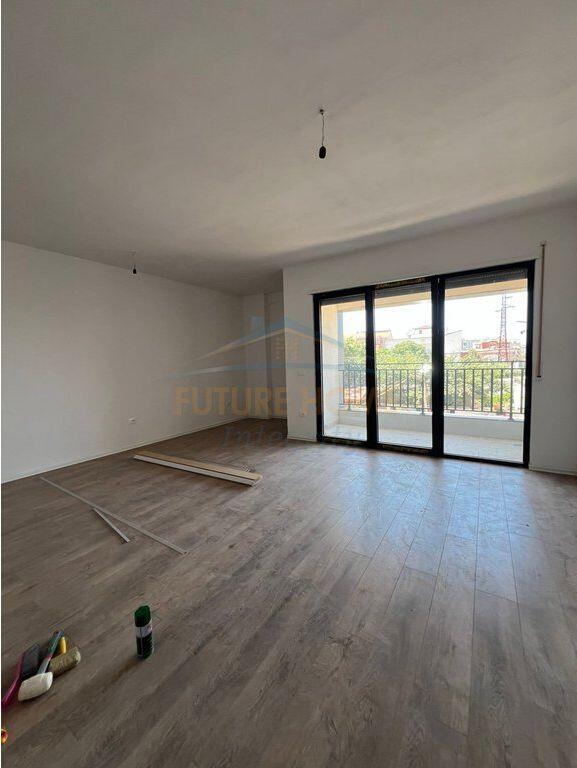 Shitet, Apartament 1+1, Kompleksi Ndregjoni, Tiranë.