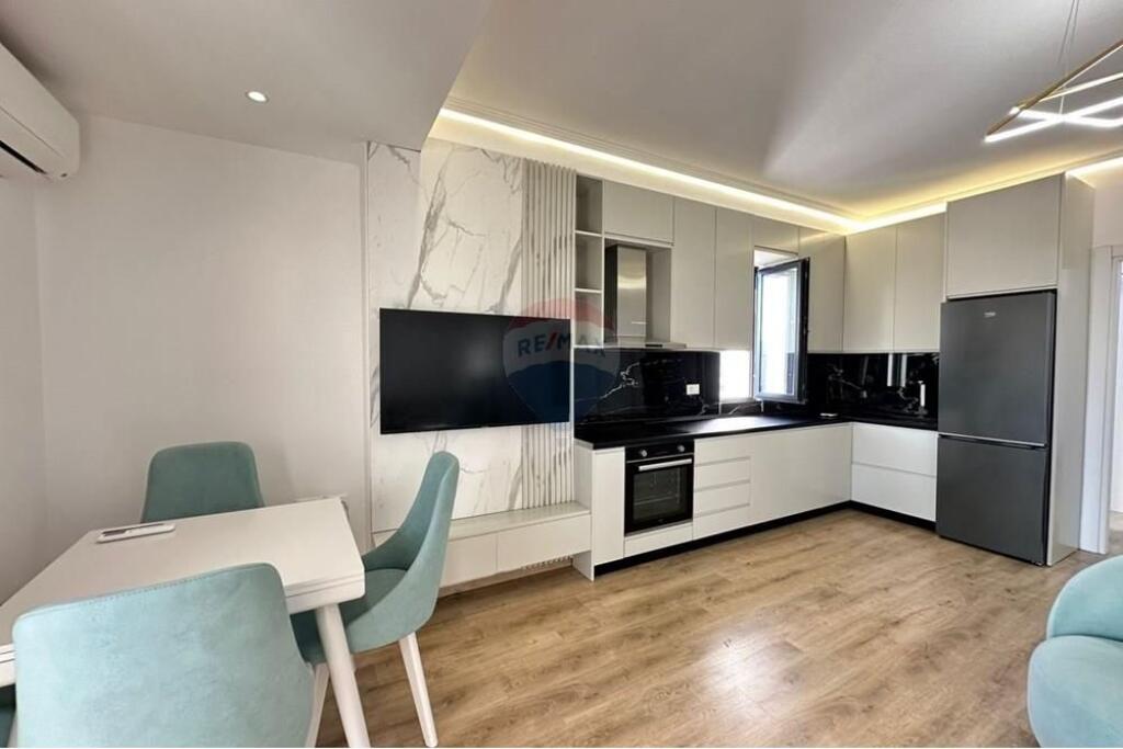 Apartament 1+1 per shitje te Farmacia 10!