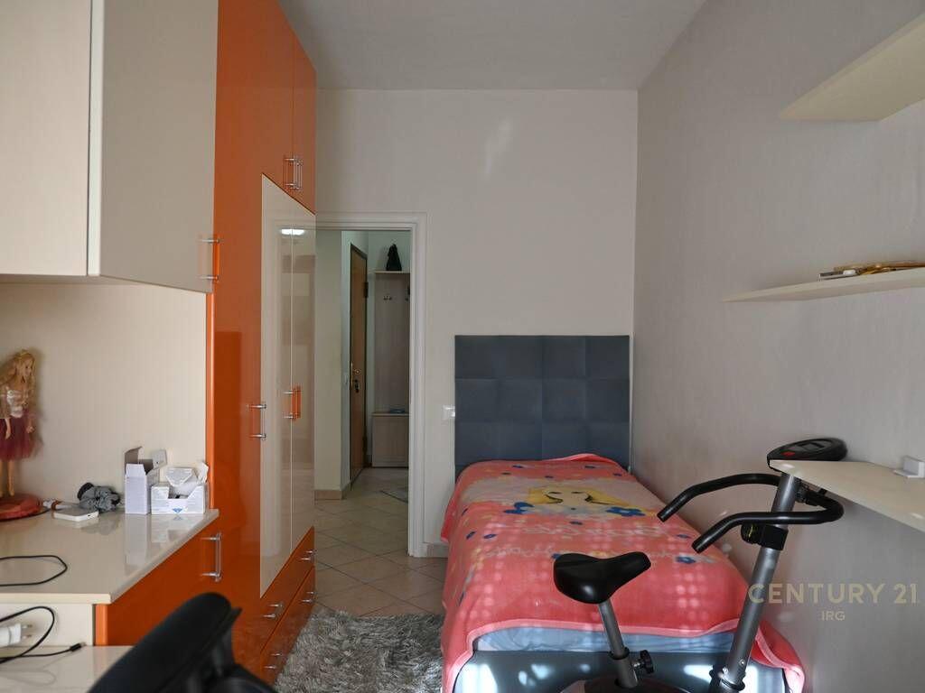 Apartament 2+1 me Qira në Unazën e Vogël, përballë Kompleksit Delijorgji 700 € /Muaj