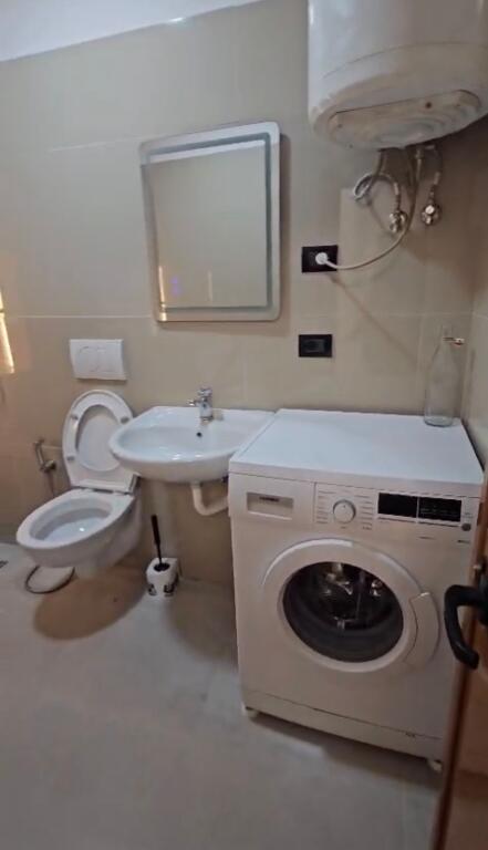 Apartament 2+1 me qera tek White Bar tek Irfan Tomini
