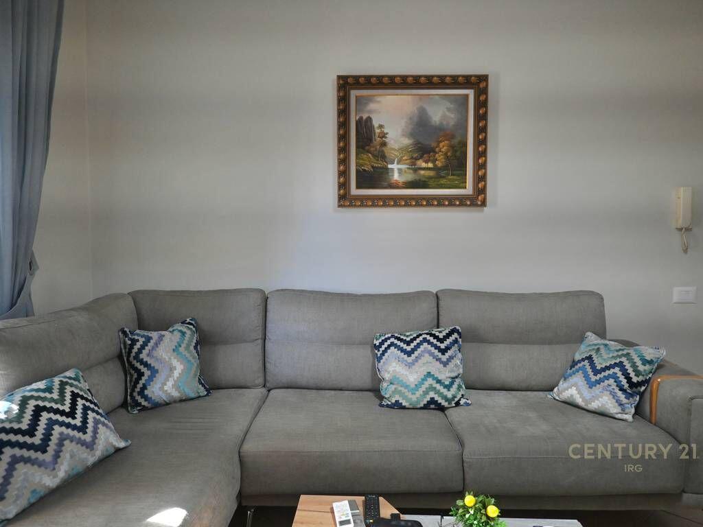 Apartament 2+1 me Qira në Unazën e Vogël, përballë Kompleksit Delijorgji 700 € /Muaj