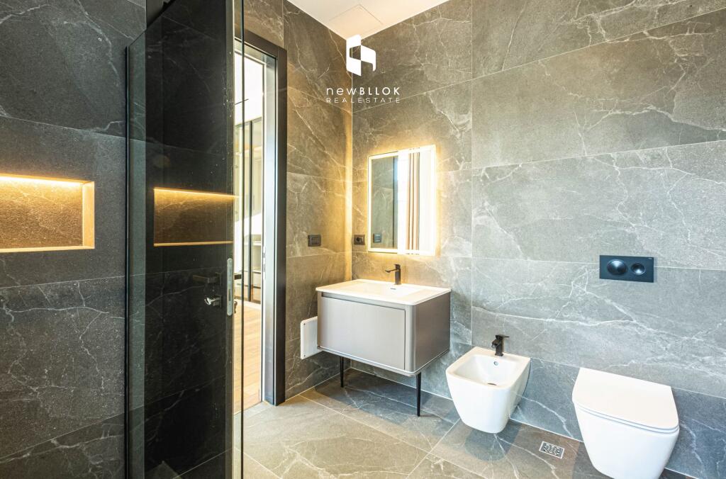 Me Qera: Vile Luksoze 📍Liqeni i Thate - Forest Res. (4Dh. Gjumi +5wc +2Veranda &amp; Garazh) E PABANUAR ME PARE || 4000€/muaj