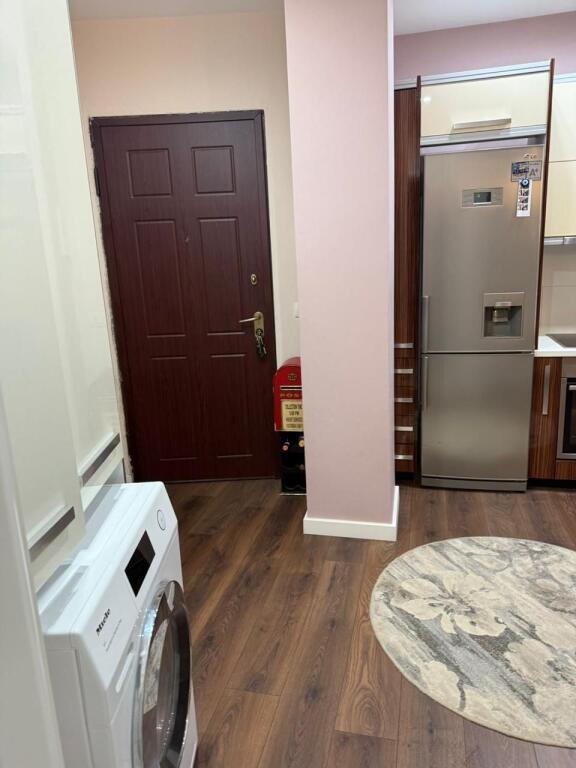 Jepet me qera 1+1 mobiluar ashensor 649 eu liqeni that