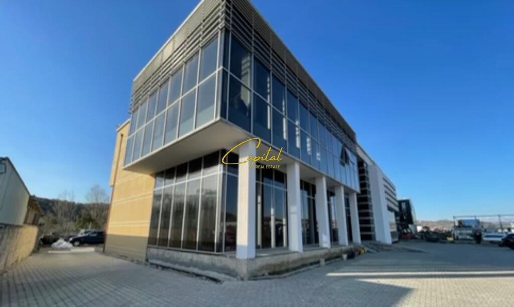 AMBIENTE COMMERCIALE IN VENDITA 1800 M2 AUTOSTRADA TR-DR 2.500.000 EURO