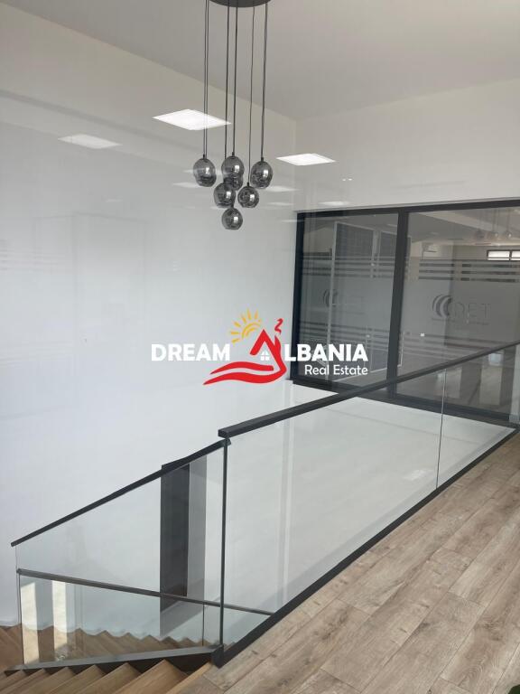 Locale ufficio di 200 m² e 2 posti auto inclusi in affitto a Mezez vicino a Top Channel (ID 42611168)