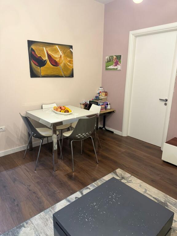 Jepet me qera 1+1 mobiluar ashensor 649 eu liqeni that