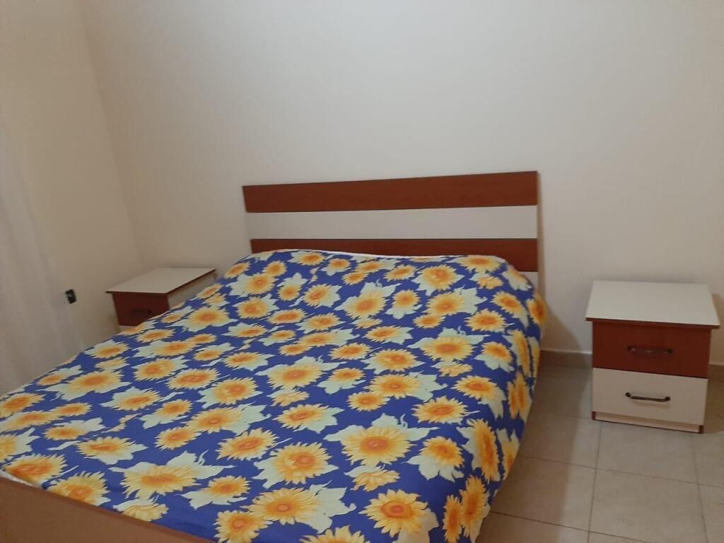 Jepet me qera apartament 1+1 tek shkolla Bajram Curri