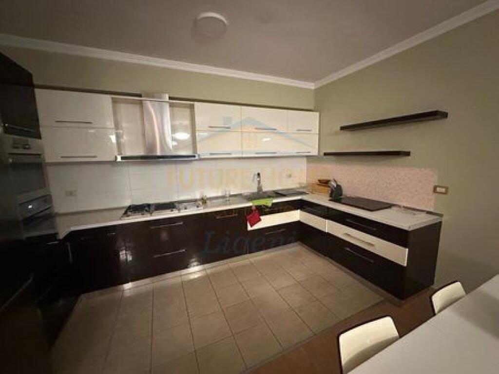 Shitet, Apartament 2+1, Liqeni i Thatë, Tiranë.