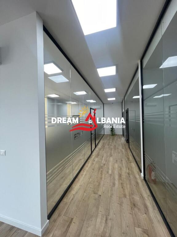 Locale ufficio di 200 m² e 2 posti auto inclusi in affitto a Mezez vicino a Top Channel (ID 42611168)