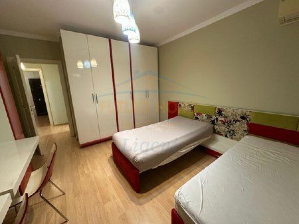 Shitet, Apartament 2+1, Liqeni i Thatë, Tiranë.