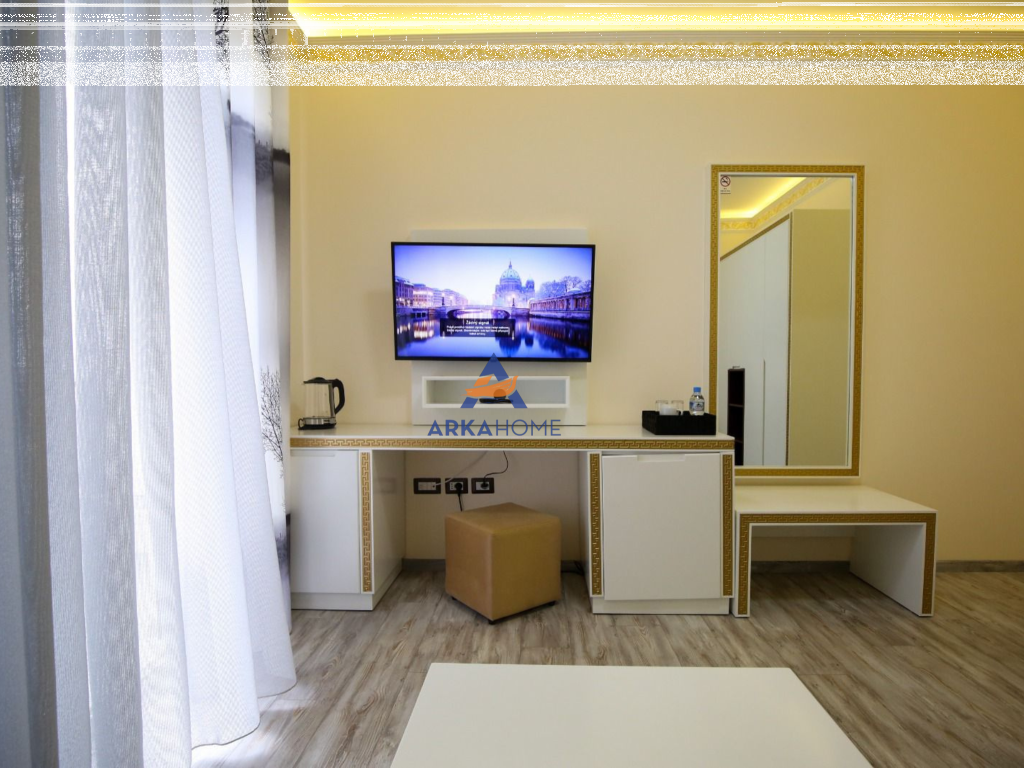 JEPET HOTEL ME QERA 2400M2 "VLORE PRANE QENDRES LUNGO MARE" 60000 EURO/VIT