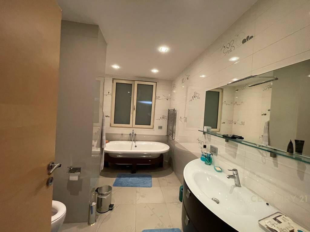 Penthouse panoramik 565 m2 ne Mbikalimin e Komunes se Parisit