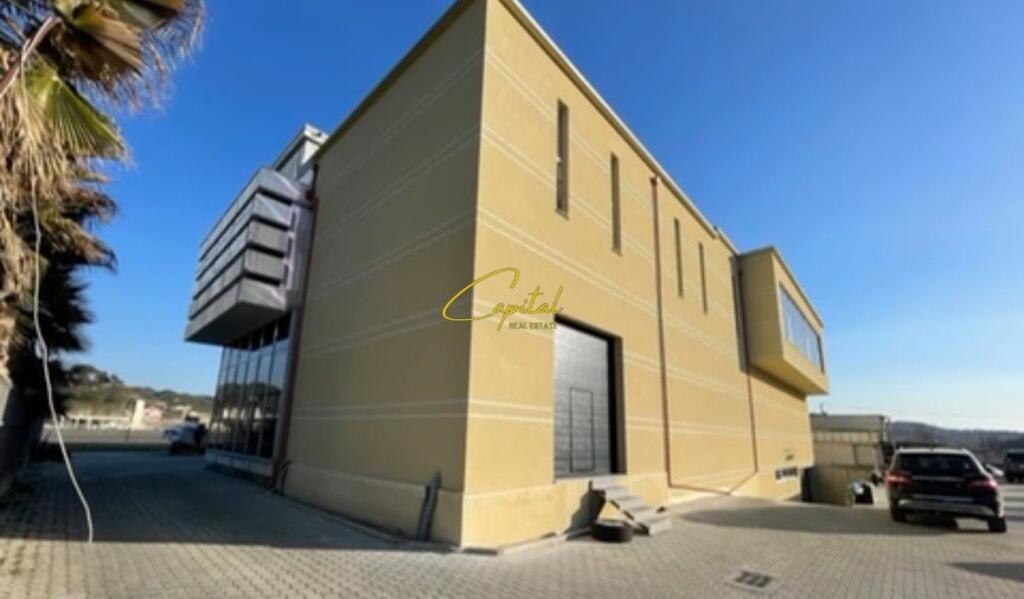 AMBIENTE COMMERCIALE IN VENDITA 1800 M2 AUTOSTRADA TR-DR 2.500.000 EURO