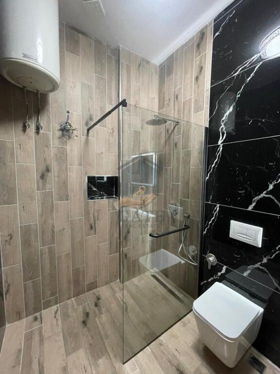 Disponojmë për shitje një super Apartament 3+1 pranë Shkollës "Bajram Curri" në Plazh.