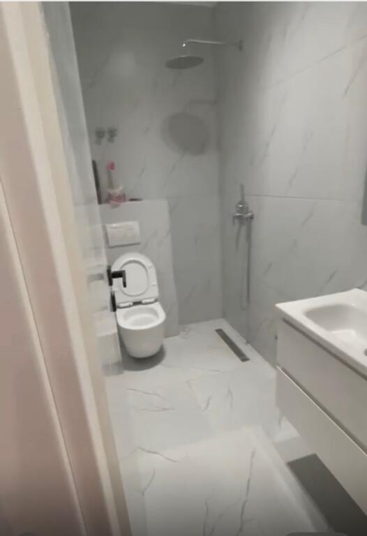 Apartament 1+1 per shitje tek Komuna e Parisit