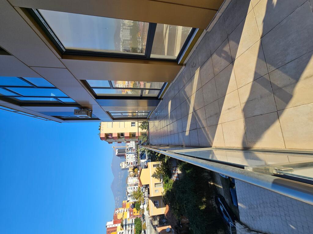 Locale commerciale 176m² presso Usluga