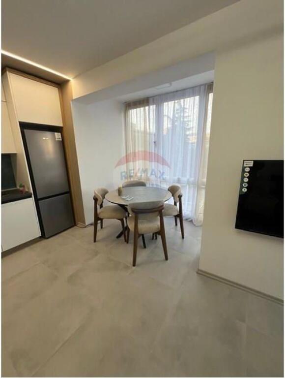 Jepet me qira apartament 2+1, Ura e Tabakëve