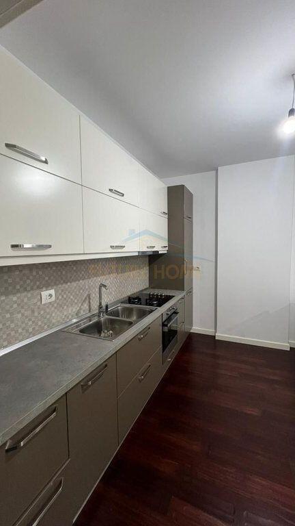 Shitet, Apartament 1+1, Fresku, Tiranë
